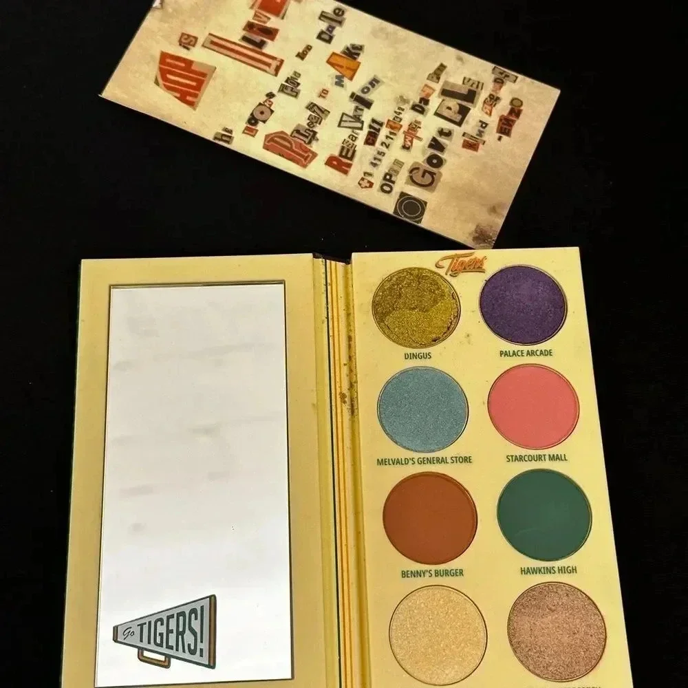Damaged Eyeshadow Palettes‎